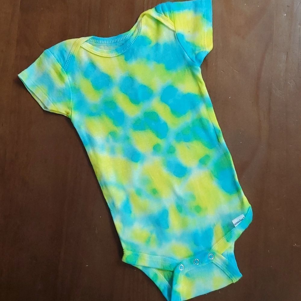 ***GIFT*** Gerber tie-dye onesie handmade 6-9 mths yellows & blues